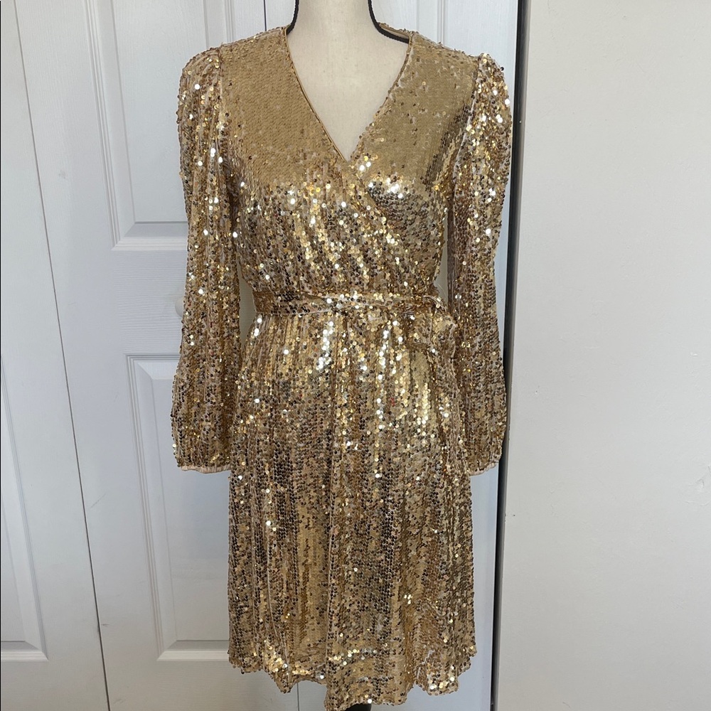 NWOT KATE & MALLORY GOLD SEQUIN LONG SLEEVE COCKTAIL DRESS. SIZE XS.
